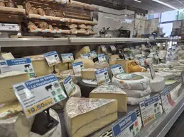 135-biocoop-chambery-casabio-magasin-alimentation-bio-fromage-coupe-service-traditionnel.webp