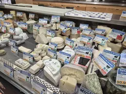 135-biocoop-chambery-casabio-magasin-alimentation-bio-fromage-service-traditionnel-local.webp