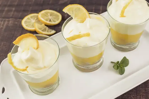 Mousse au citron et fromage blanc, émiettée croquante